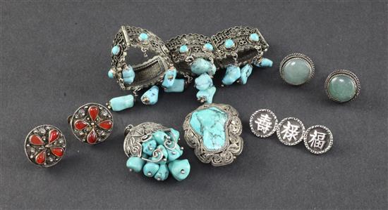 A group of Chinese silver filigree work and hardstone mounted jewellery, bracelet 8.5cm (8)